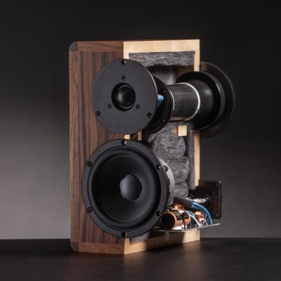 dynaudio_legend_halfcut